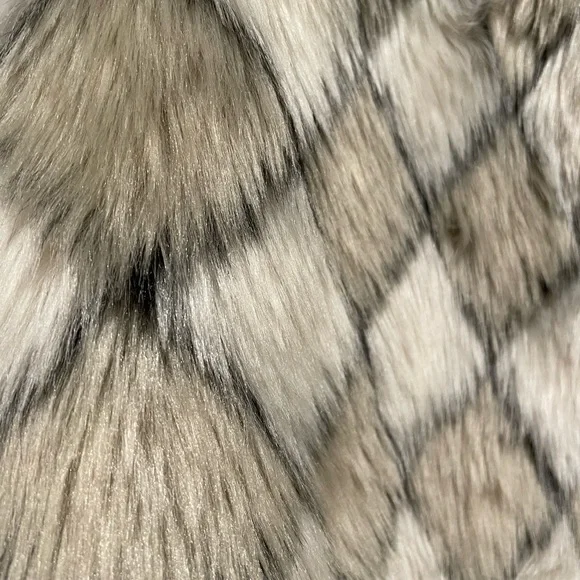 Forever XXI faux fur crop jacket - size large. - Picture 2 of 5